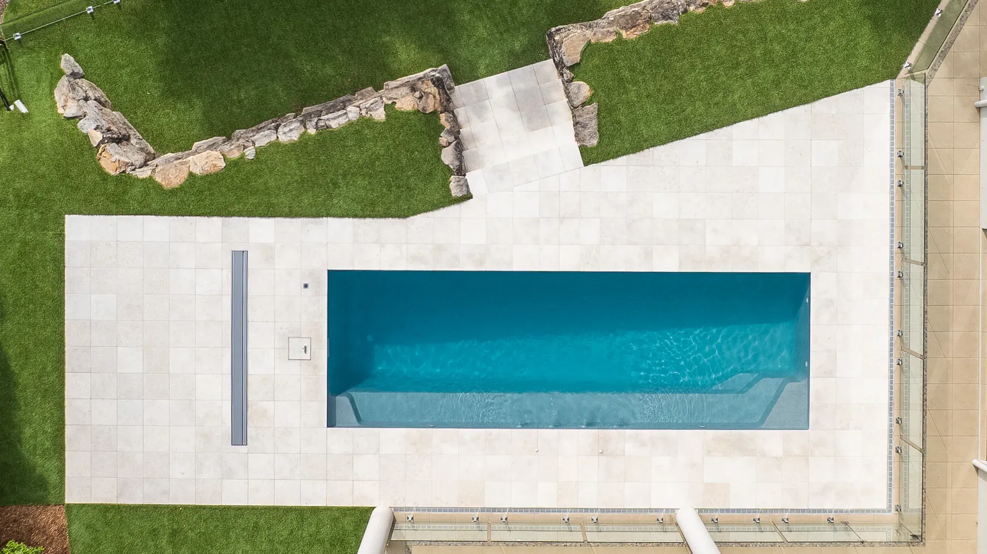 Fibreglass pool colour finish