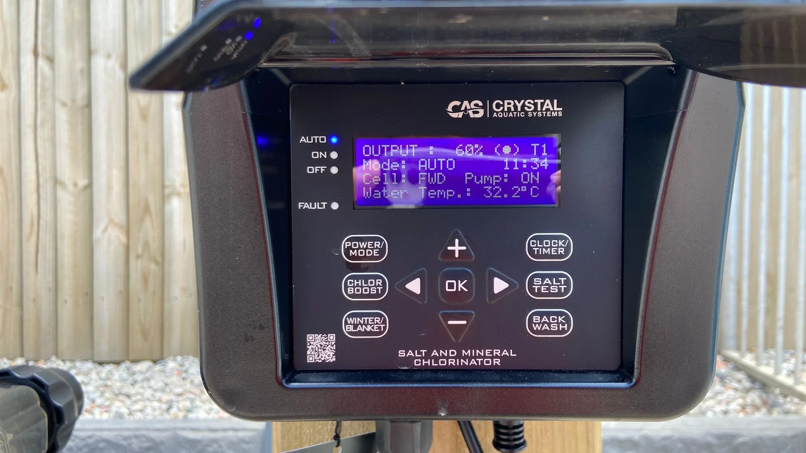 Salt and mineral chlorinator display showing 60% output, auto mode and water temperature at the pool