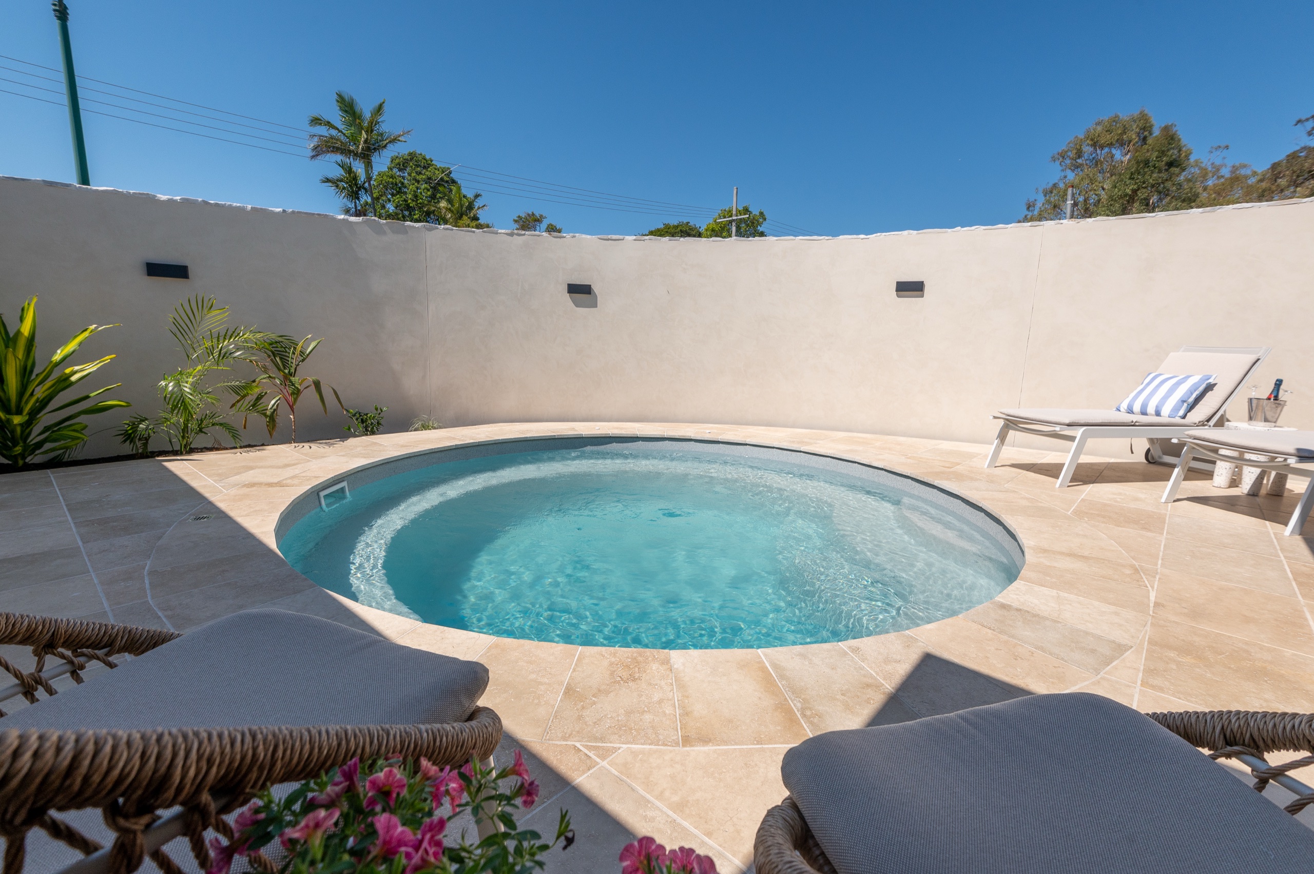 Infinity 4 fibreglass pool
